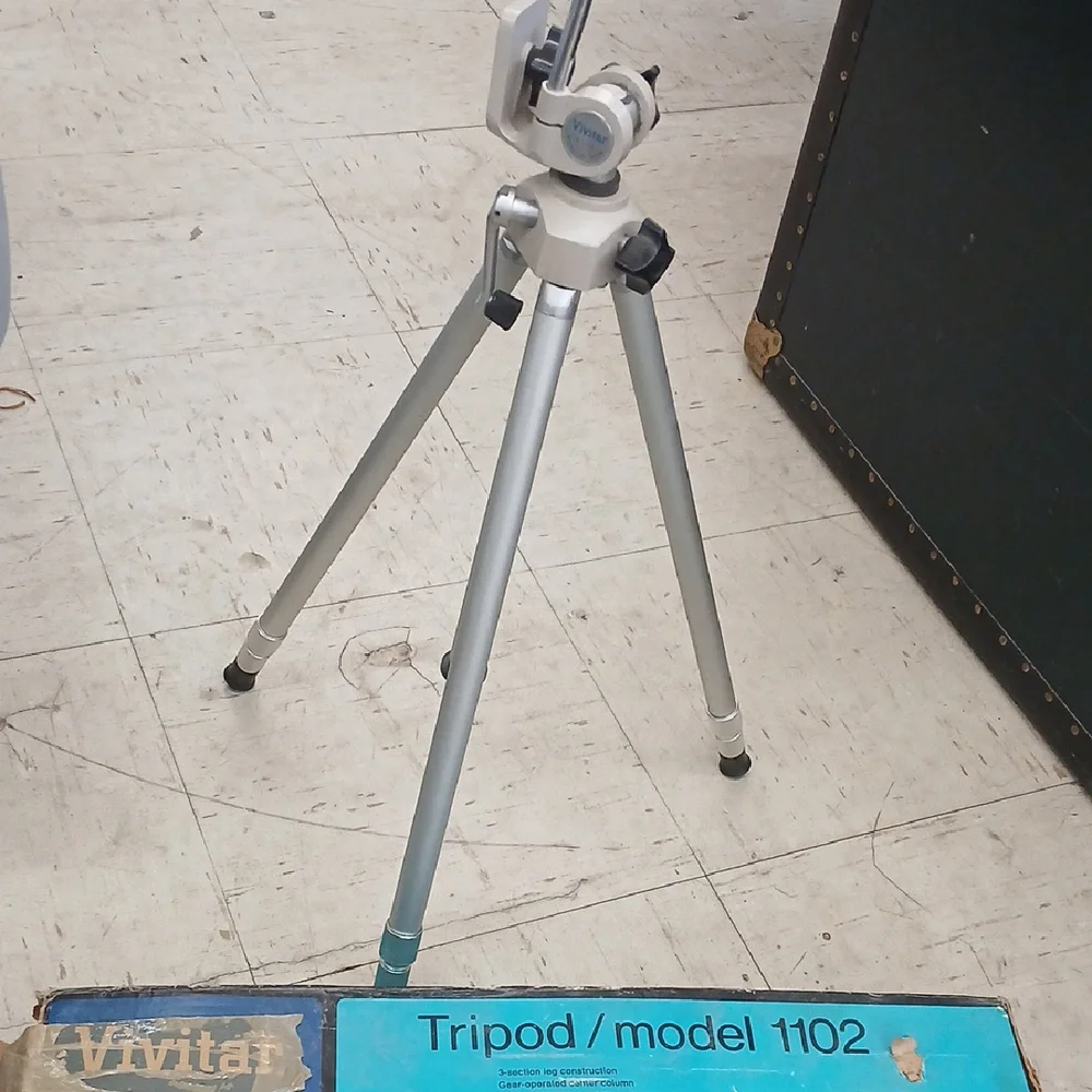 Silver Tripod Model 1102